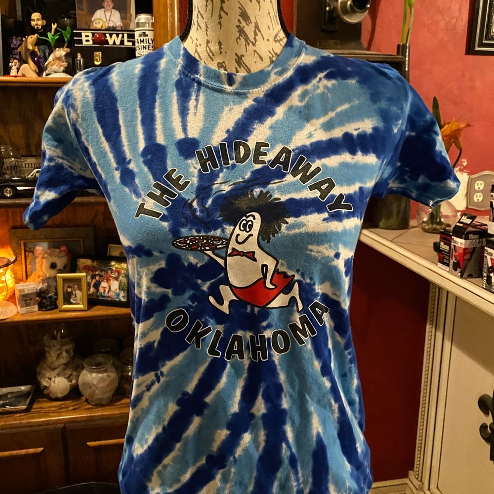 Hideaway pizza shirt youth medium